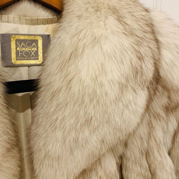 SAGA FOX NORWEGIAN FOX FUR COAT WOMANS Size Medium - Picture 5 of 16